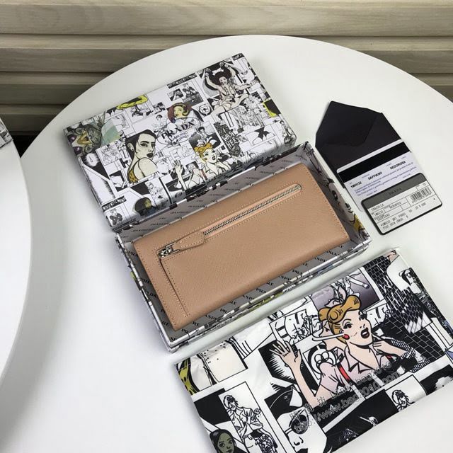 prada錢包 普拉達專櫃最新爆款 1MH132 裸粉 Prada2019最新爆款女士翻蓋錢夾  pyd2068